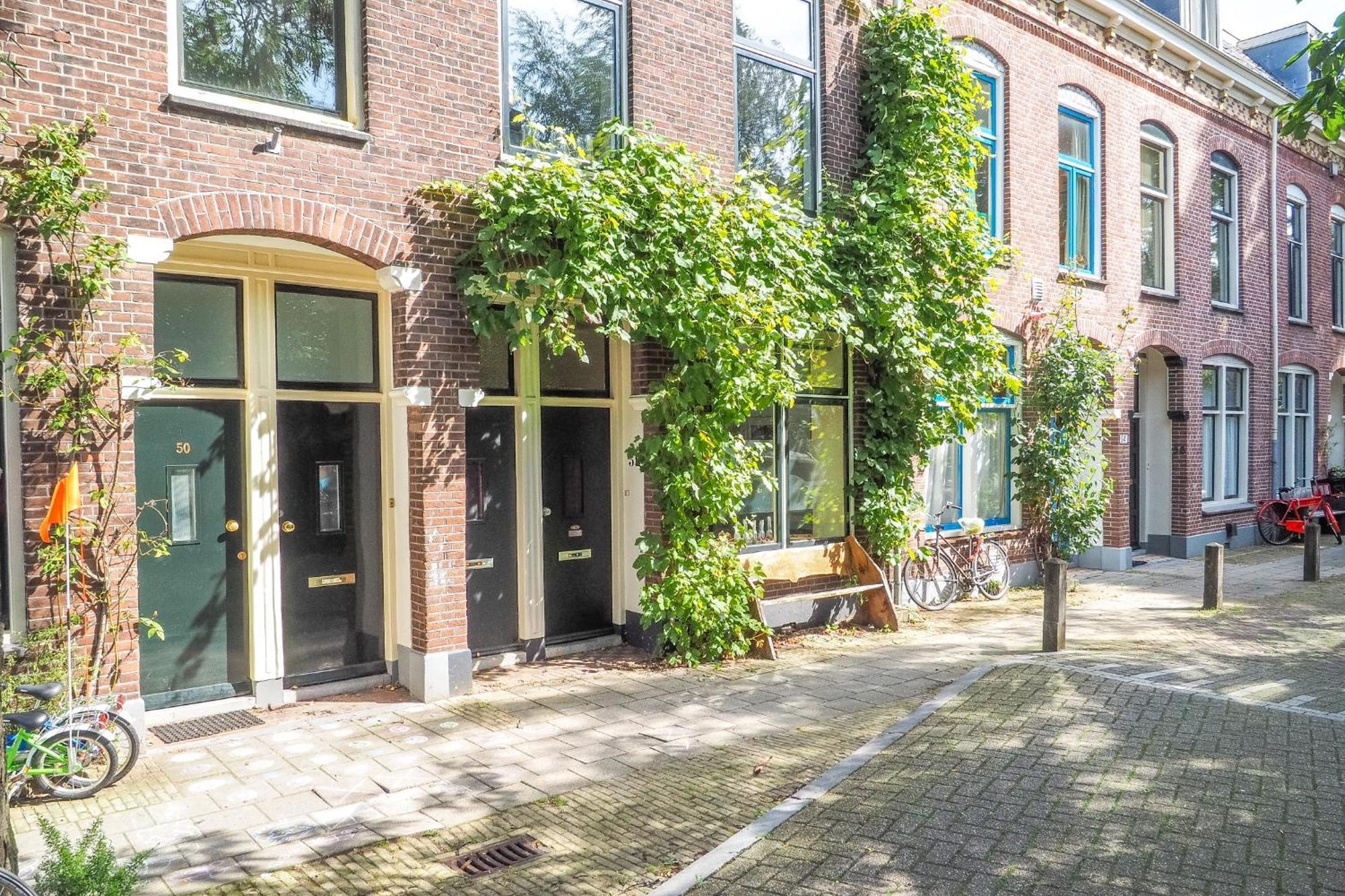 Your Space In Utrecht, Private Room With All Facilities, Living Among The Locals Exterior photo